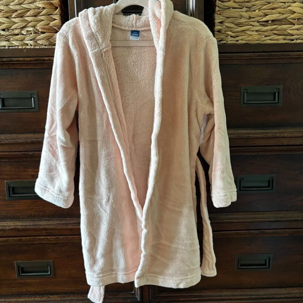 Old navy pink hooded robe in size S (6-7)